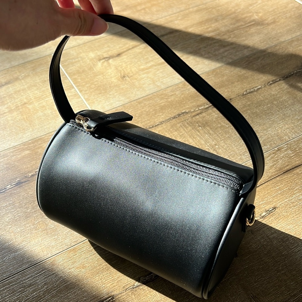 HOZEN Barrel Bag Black vegan leather